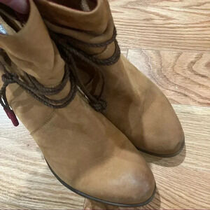 Tamaris tan leather heeled  boots